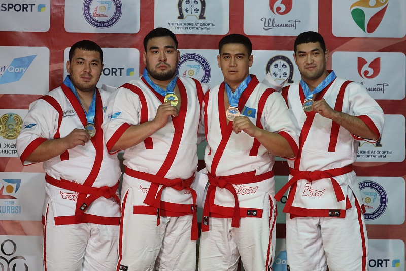 Қазақ күресінен ересектер арасындағы ҚРЧ: Үшінші күн өз мәресіне жетті
